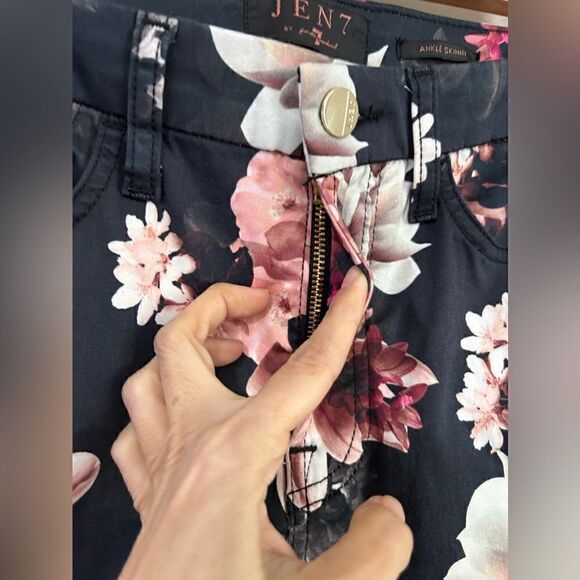 JEN7 by 7 For All Mankind Floral Print Ankle Skinny Jeans - Picture 9 of 14